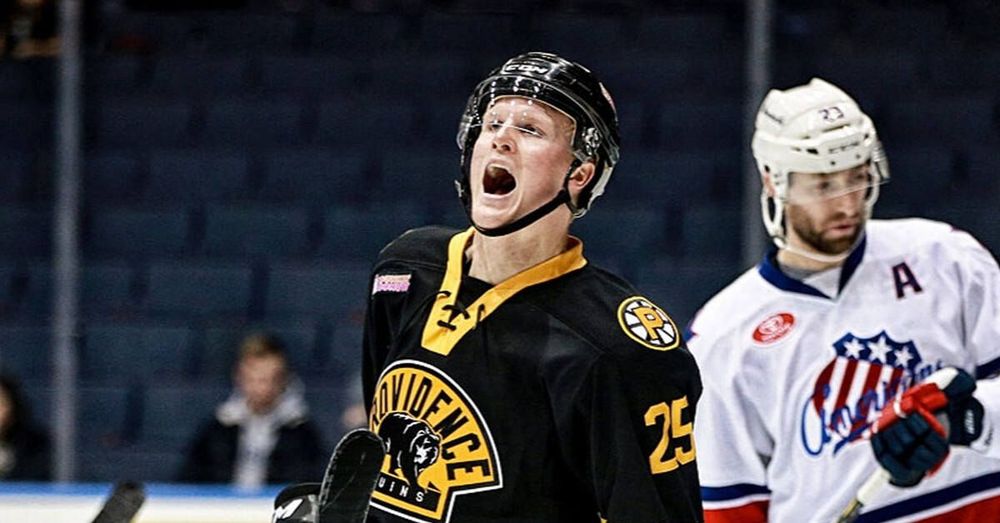 НХЛ выразила соболезнования родным и близким хоккеиста «Эдмонтона», умершего после кровоизлияния в мозг НХЛ выразила соболезнования родным и близким хоккеиста «Эдмонтона», умершего после кровоизлияния в мозг