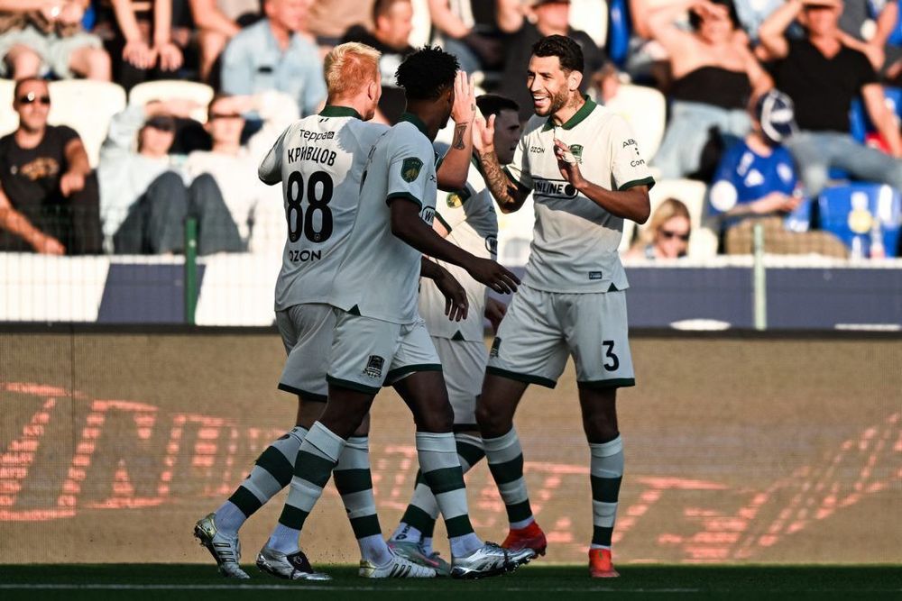 Густаво Сантос считает, что «Краснодар» способен сделать «золотой дубль» Густаво Сантос считает, что «Краснодар» способен сделать «золотой дубль»