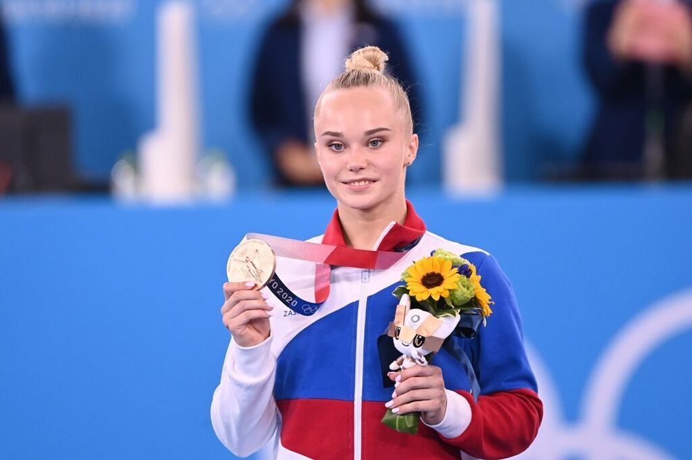ЦСКА вручил премию олимпийской чемпионке, болеющей за «Спартак»