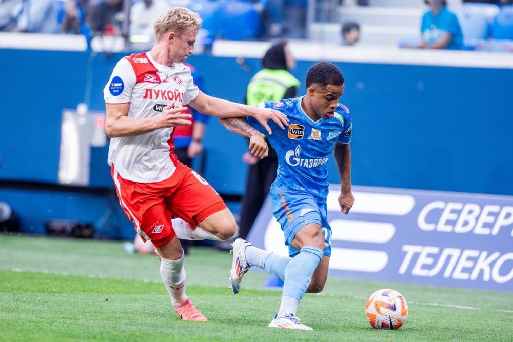 Педро: Девушки не должны работать