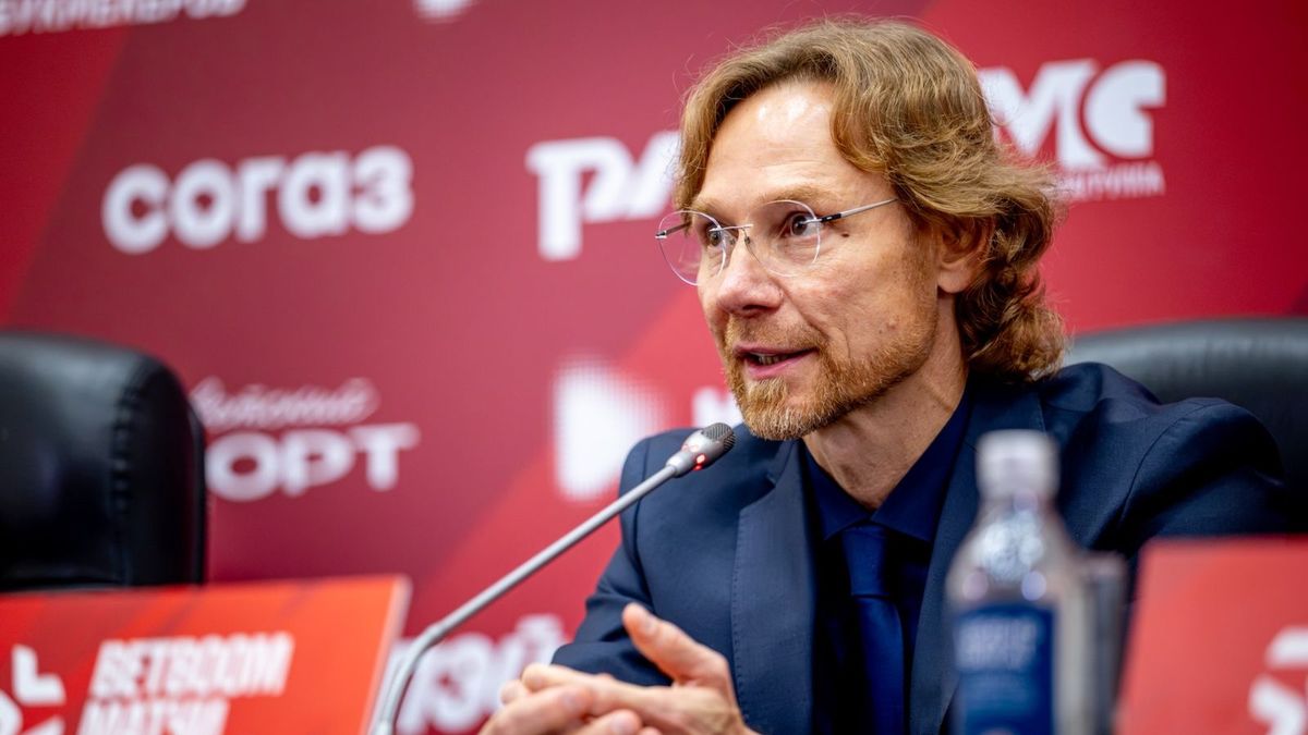Карпин: Дзюба же передумал завершать карьеру. С какого перепугу я должен это с ним обсуждать?