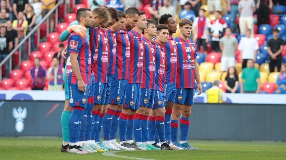 Матч ЦСКА — «Факел» начался с минуты молчания в память о скончавшемся Вениамине Мандрыкине