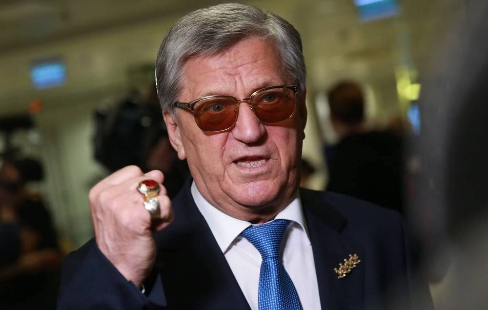 Тихонову стыдно за сборную России после этапа Кубка мира