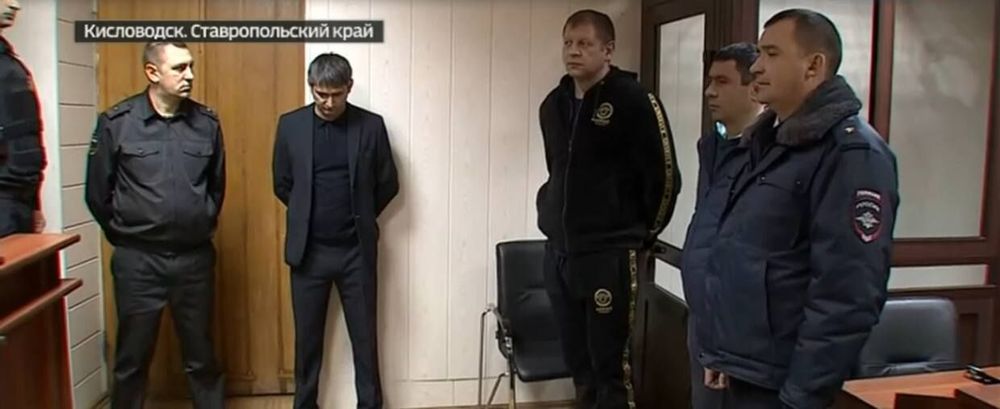 В МВД опровергли информацию о возможном увольнении полицейских, задержавших пьяного Емельяненко