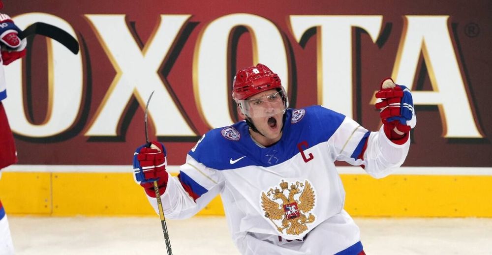 Овечкин станцевал под песню «Мало половин» на концерте Бузовой Овечкин станцевал под песню «Мало половин» на концерте Бузовой