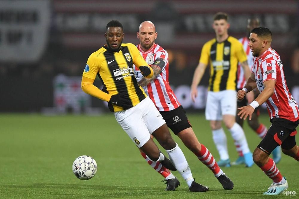 «Витесс» Слуцкого потерпел четвертое подряд поражение в чемпионате Нидерландов «Витесс» Слуцкого потерпел четвертое подряд поражение в чемпионате Нидерландов