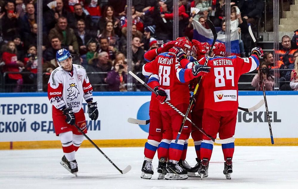 Россия забросила 7 шайб чехам. Команда Воробьева вышла на первое место в группе