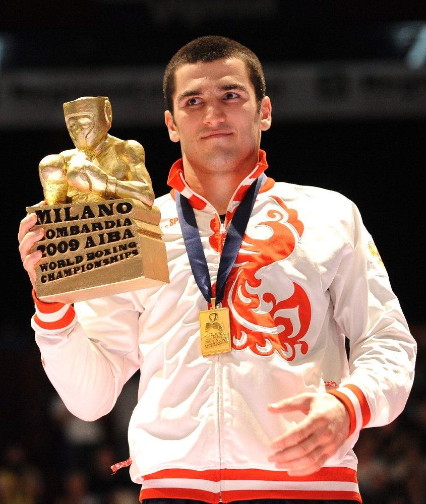 Бетербиев заявил, что потерял литр крови в поединке с Брауном