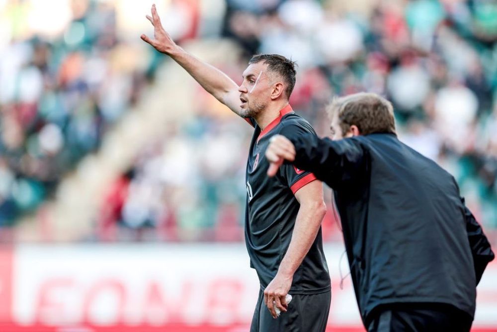 Тренер Дзюбы не видит проблемы в том, что он исполнил фанатскую песню «Зенита» Тренер Дзюбы не видит проблемы в том, что он исполнил фанатскую песню «Зенита»