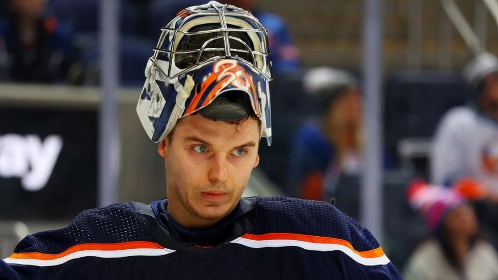 «Айлендерс» уступил «Каролине» в первом матче Кубка Стэнли, Сорокин совершил 35 сейвов