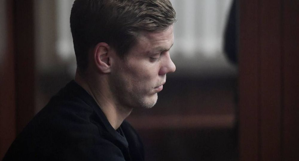 «Зенит», два адвоката и 10 млн рублей не помогли. Александр Кокорин остается в СИЗО вместе с Мамаевым «Зенит», два адвоката и 10 млн рублей не помогли. Александр Кокорин остается в СИЗО вместе с Мамаевым