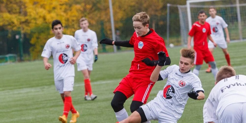 Приток игроков из школы позволит конкурировать с Академией «Зенита» и СДЮСШОР «Зенит» Приток игроков из школы позволит конкурировать с Академией «Зенита» и СДЮСШОР «Зенит»