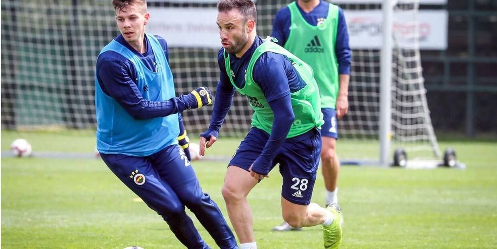 Вальбуэна покинет «Фенербахче» по окончании сезона Вальбуэна покинет «Фенербахче» по окончании сезона