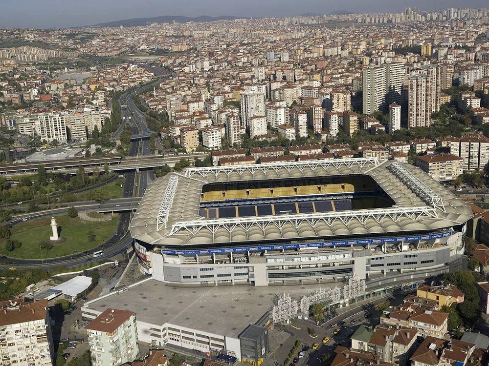 Пилот Заболотный, легенда Демирел и парк, где хочется остаться. Что окружает матч «Фенербахче» – «Зенит»