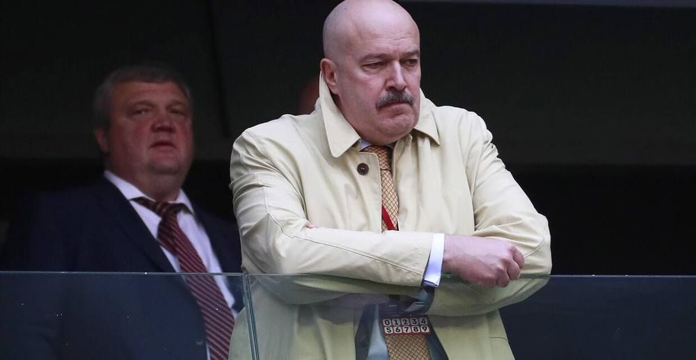 Фанаты «Локомотива» устроили символические похороны руководства из-за ухода Семина