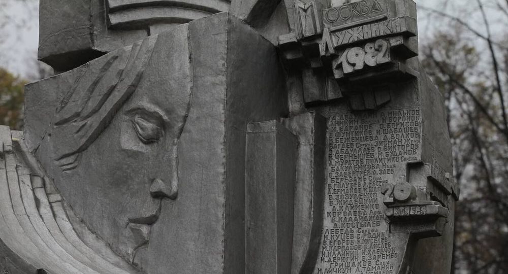 «Спартак» помнит трагедию 1982 года. Каррера поучаствовал в церемонии возложения цветов «Спартак» помнит трагедию 1982 года. Каррера поучаствовал в церемонии возложения цветов