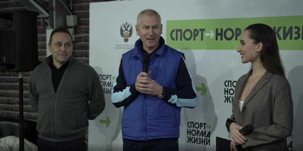 Олег Матыцин сыграл в керлинг с журналистами и блогерами