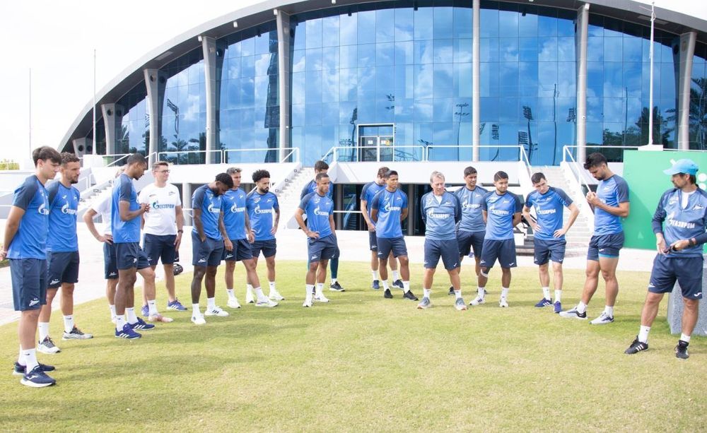 Президент «Урала» сравнил подход к трансферам у «Зенита» и «Краснодара» Президент «Урала» сравнил подход к трансферам у «Зенита» и «Краснодара»