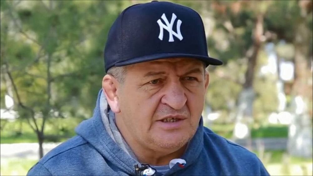 Отец Нурмагомедова: После боя с Фергюсоном – поработаем с Ломаченко, чтобы подготовиться к Мейвезеру