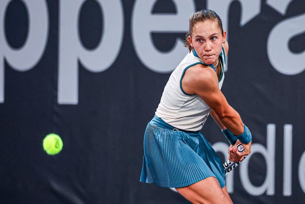 Эрика Андреева уступила Лесе Цуренко и покинула WTA 1000 в Ухане