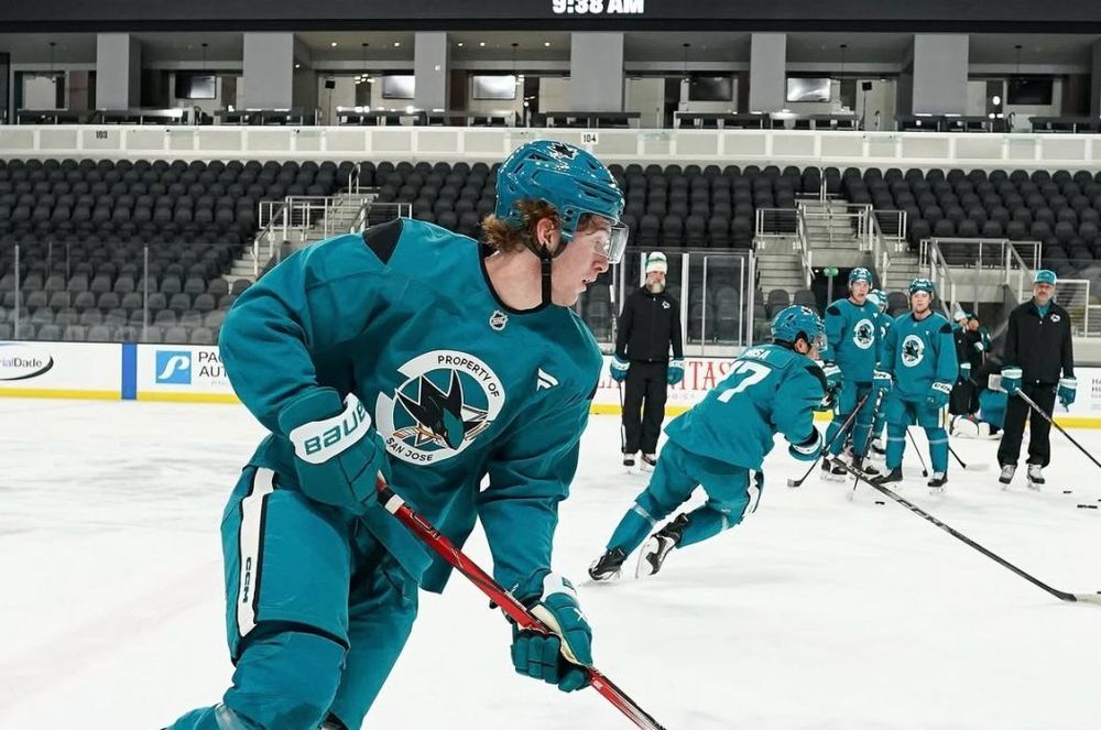 Аскаров стал лидером лучших проспектов НХЛ среди голкиперов