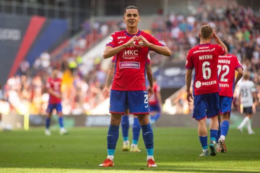 Медина заявил, что не планирует приостанавливать контракт с ЦСКА Медина заявил, что не планирует приостанавливать контракт с ЦСКА