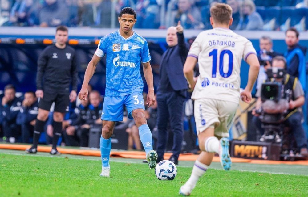 Защитник «Зенита» Дуглас Сантос попал в расширенный состав сборной России