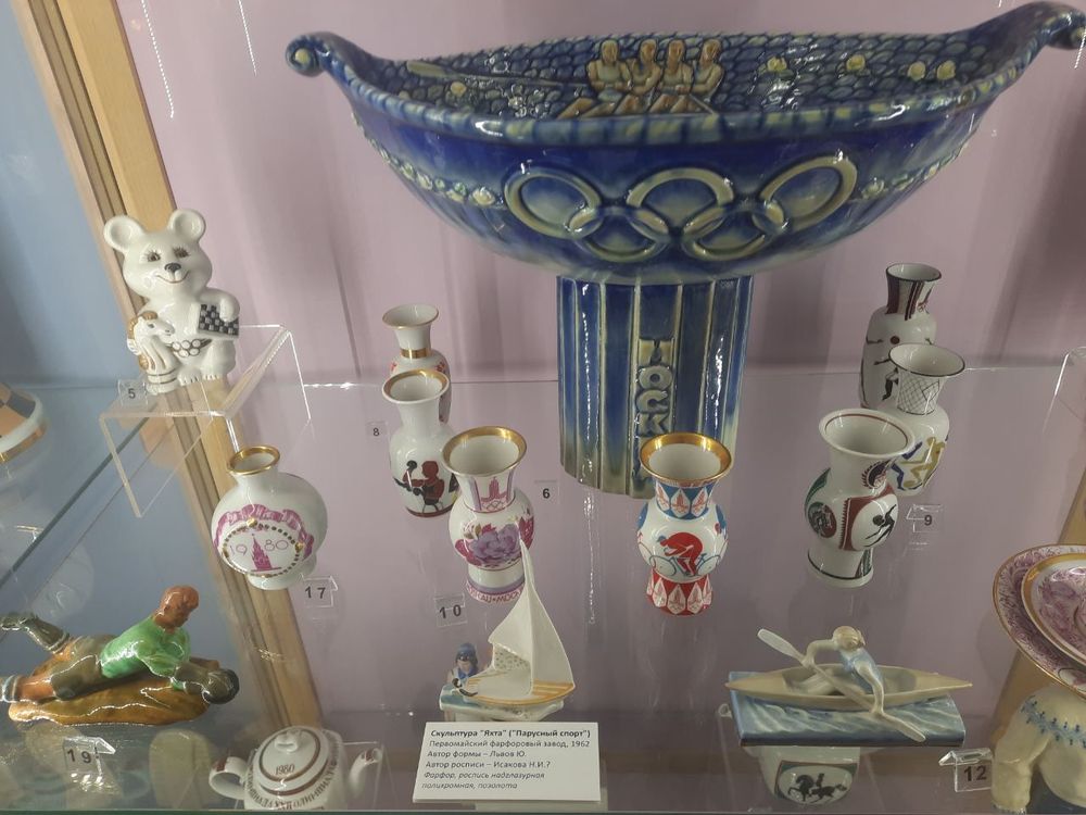 Игры разума. Спортивные кубки и образы из коллекции Музея фарфора и шахмат