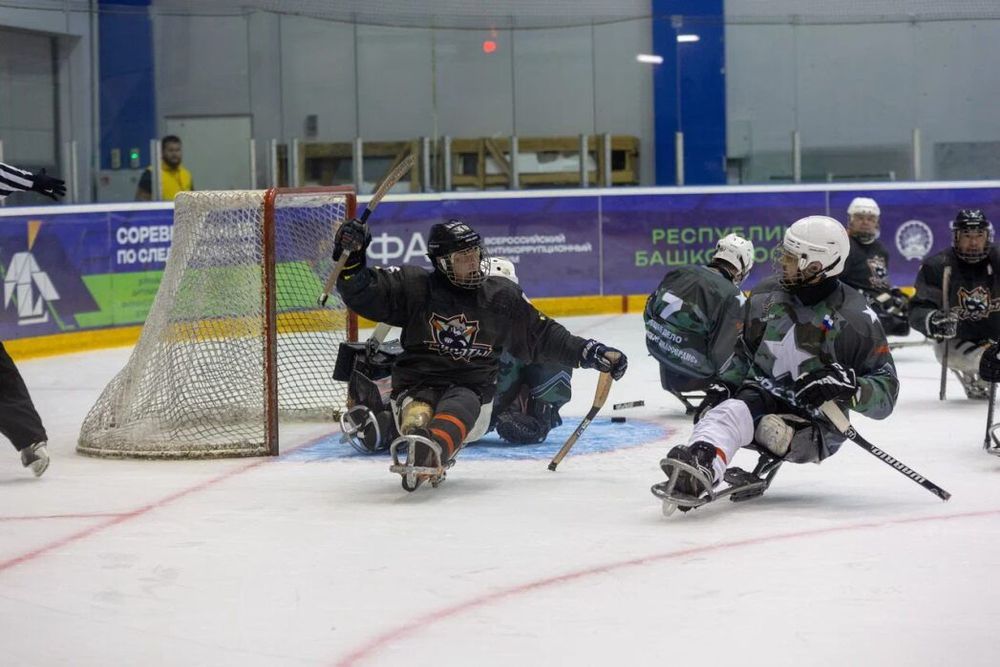 Тренер «Звезды» Кирилл Сафронов с помощью следж-хоккея помогает военнослужащим, вернувшимся из зоны СВО с тяжелыми ранениями Тренер «Звезды» Кирилл Сафронов с помощью следж-хоккея помогает военнослужащим, вернувшимся из зоны СВО с тяжелыми ранениями