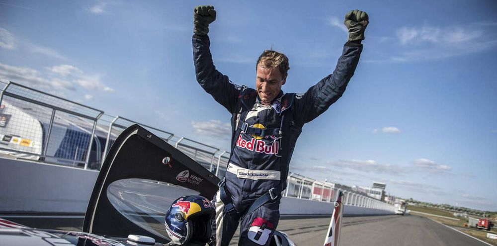 Победитель 5-го этапа Red Bull Air Race Мартин Шонка:  Как стать чемпионом? Не поскользнуться в душе на куске мыла