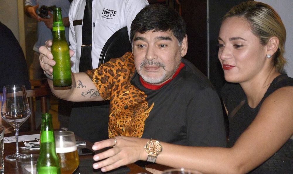 «Я хотел оторвать ей голову». Марадона судится с бывшей девушкой и выгоняет ее из дома