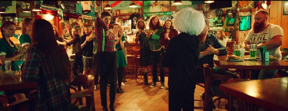 В ирландском пабе в центре Москвы станцевали лезгинку в преддверии боя Хабиба и Макгрегора В ирландском пабе в центре Москвы станцевали лезгинку в преддверии боя Хабиба и Макгрегора