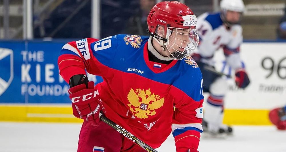 Отец Подколзина: Если бы Василий не имел контракта со СКА, его могли и повыше выбрать