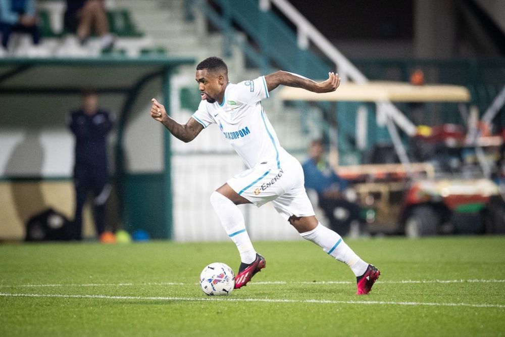 Малком отреагировал на инцидент с брошенным в Вендела бананом