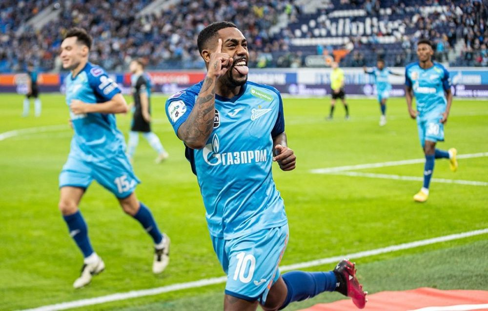 «Зенит» думает подписать Пиняева и Тюкавина «Зенит» думает подписать Пиняева и Тюкавина