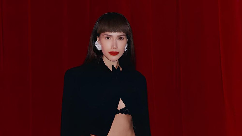 «Зачем становится манекенщицей?». Хейтеры набросились на Загитову из-за образа на вечеринке