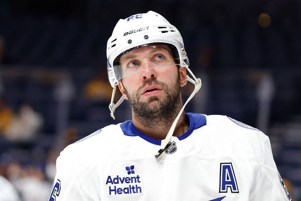 Кучеров забил гол, «Тампа-Бэй Лайтнинг» победила «Чикаго Блэкхоукс»