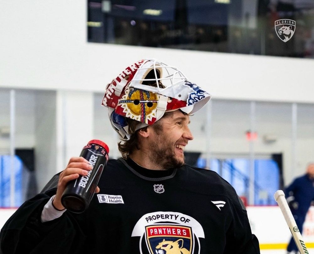 Бобровский подрался в матче НХЛ