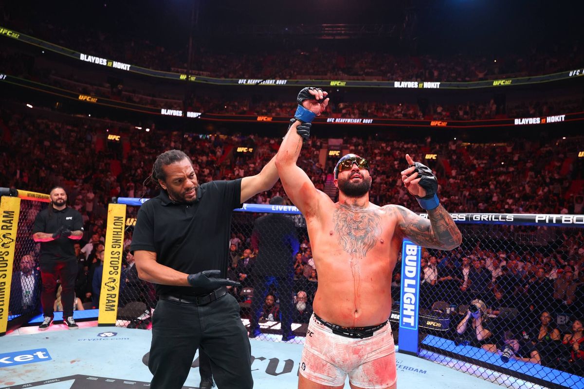 Хокит высмеял Перейру после его высказывания о турнире UFC 334