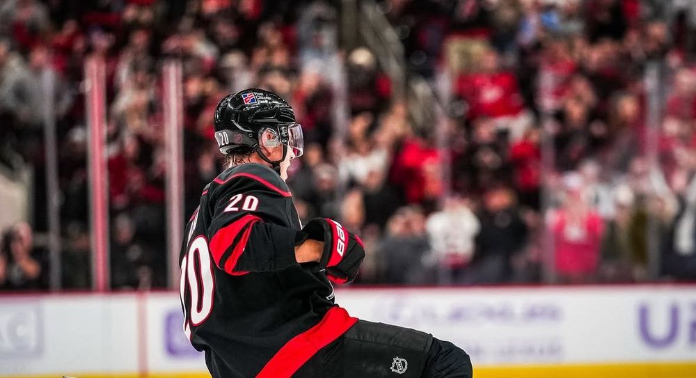 «Каролина» одолела в гостях «Бостон», у Кочеткова — 28 спасений