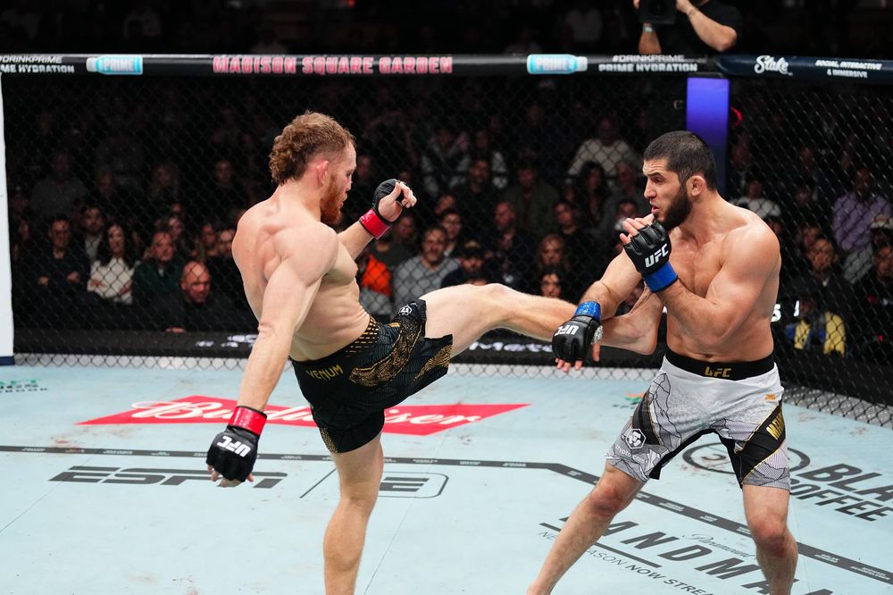 Ислам Махачев одолел Маддалену, став новым чемпионом UFC