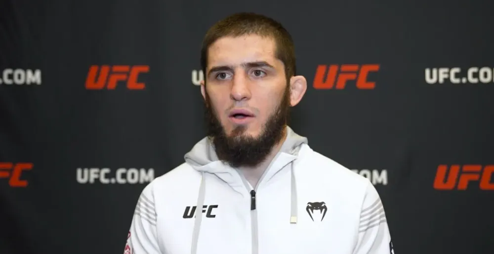 Махачев рассказал, какой бой в его карьере в UFC он считает самый трудным