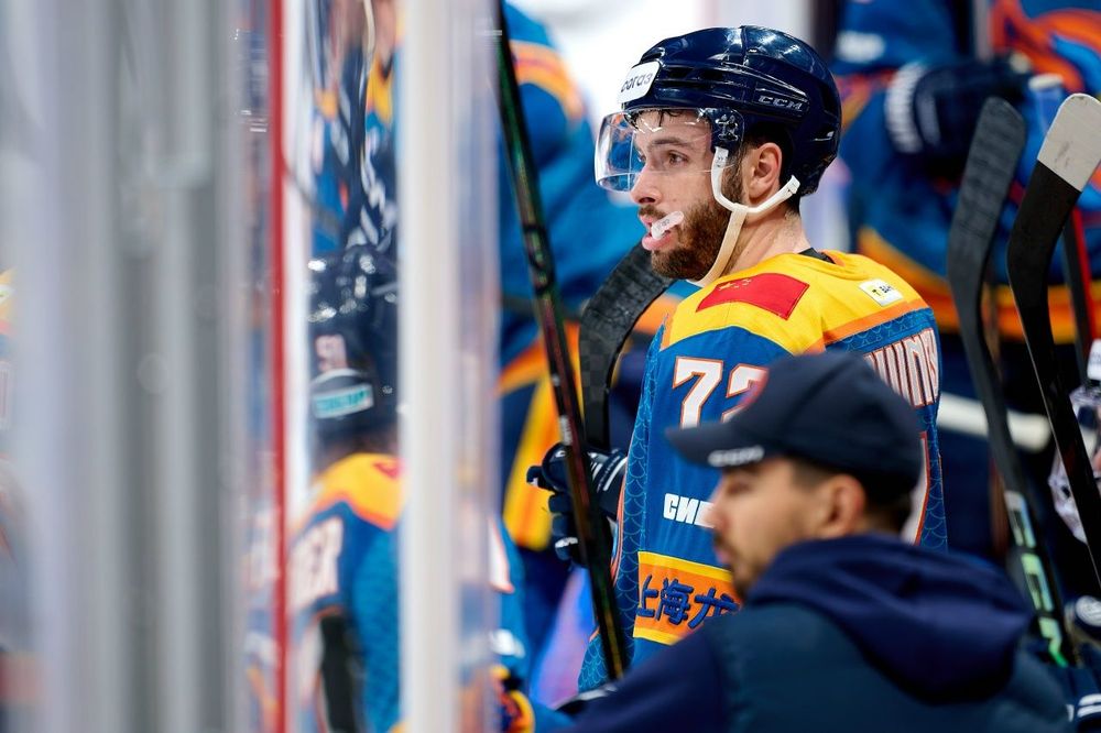 «Будет тяжело, но мы воодушевлены». Форвард «Шанхая» Куинни – о борьбе за плей-офф КХЛ