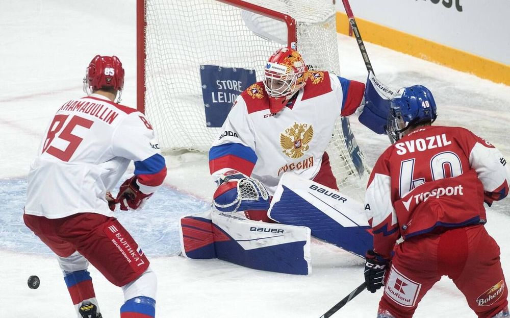 Клюшка Аскарова вошла в мемы. Что написали за границей о поражении российской молодежки от Канады