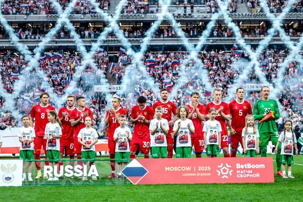 Аршавин: Сборная России должна ездить по стране и играть