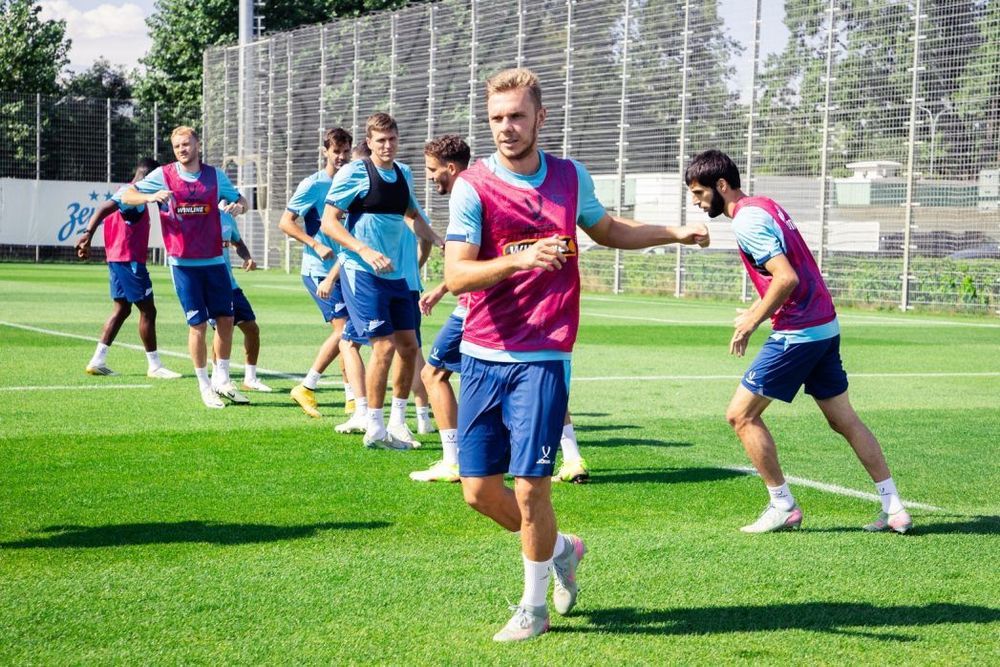 Ташуев заявил, что для попадания в состав «Зенита» Глушенкову не хватает характера Ташуев заявил, что для попадания в состав «Зенита» Глушенкову не хватает характера