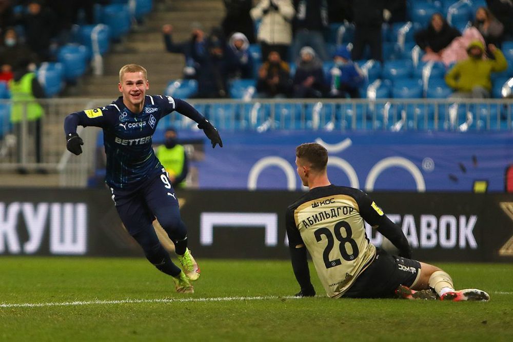 Нигматуллин считает, что переход Пиняева в «Локомотив» был бы ошибочным Нигматуллин считает, что переход Пиняева в «Локомотив» был бы ошибочным