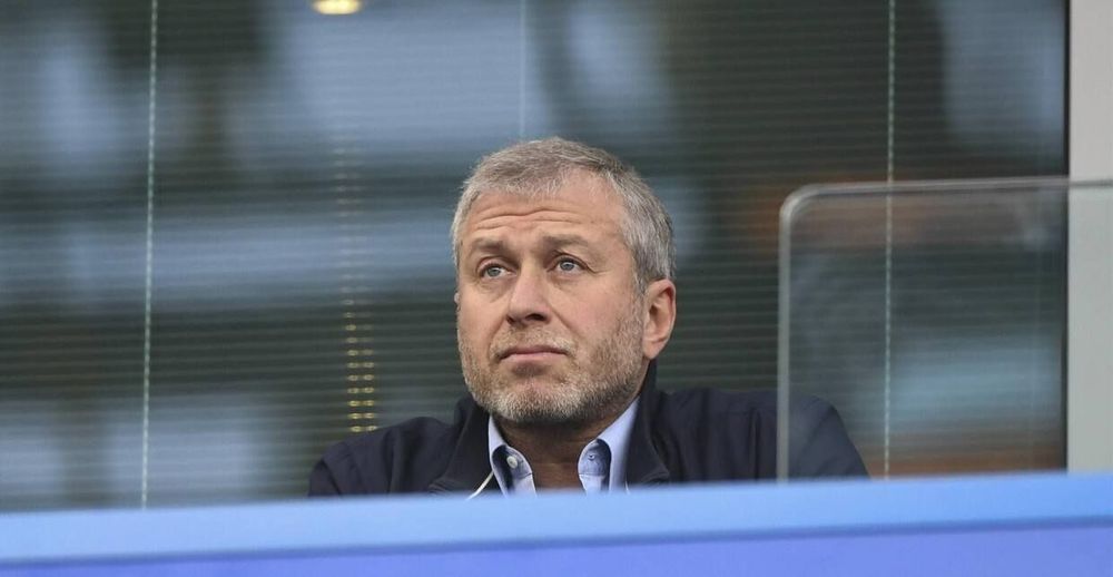 Британское издание отказалось называть Абрамовича «носильщиком чемоданов»