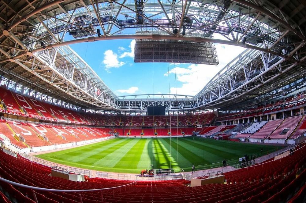 Продажу легкого алкоголя вновь разрешили на стадионах Москвы