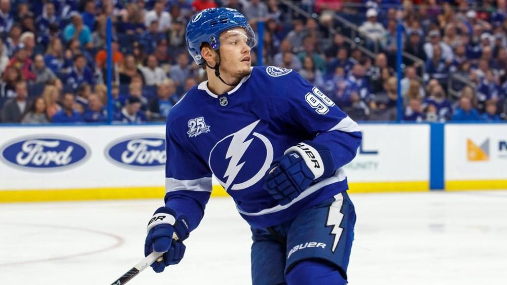 Сергачев устроил драку в НХЛ: есть видео